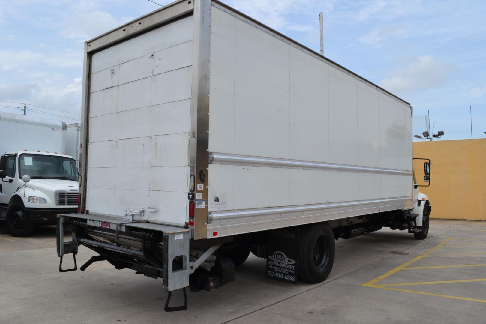 2017 WHITE /GRAY INTERNATIONAL 4300 with an CUMMINS ISB 6.7L 240HP engine, EATON FULLER PROCISION AUTOMATIC transmission, located at 9172 North Fwy, Houston, TX, 77037, (713) 910-6868, 29.887470, -95.411903 - Photo#4